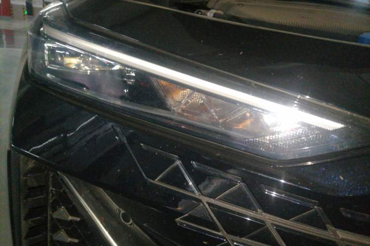 Used CHANGAN UNI-V iDD 2023 ZhiDian iDD 1.5T 113km Smart & Fun Version Right Front Headlight