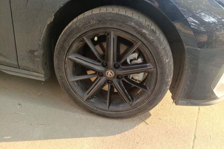 Used CHANGAN UNI-V iDD 2023 ZhiDian iDD 1.5T 113km ZhiKu Model Right Front Wheel Hub