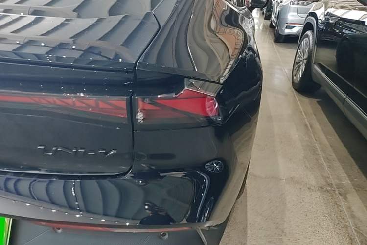 Used CHANGAN UNI-V iDD 2023 ZhiDian iDD 1.5T 113km ZhiKu Model Right Rear Taillight