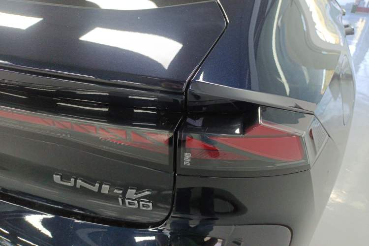 Used CHANGAN UNI-V iDD 2023 ZhiDian iDD 1.5T 113km ZhiKu Model Right Rear Taillight