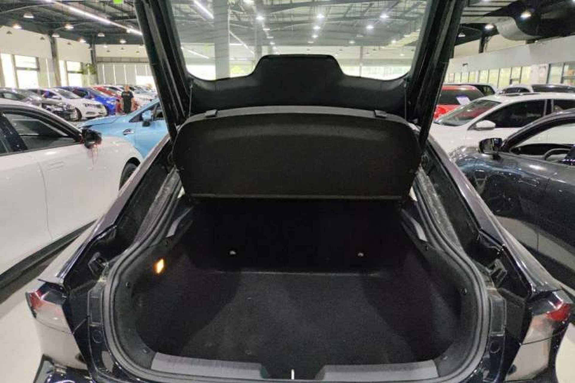 Used CHANGAN UNI-V iDD 2023 ZhiDian iDD 1.5T 113km Smart & Fun Version Trunk