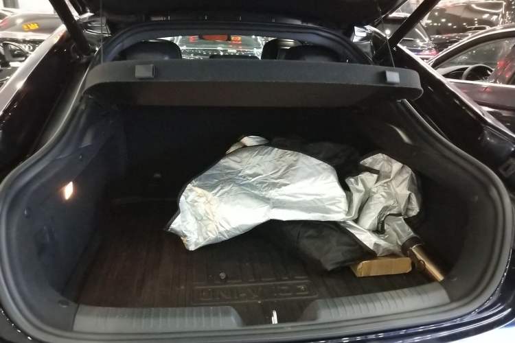 Used CHANGAN UNI-V iDD 2023 ZhiDian iDD 1.5T 113km ZhiKu Model Trunk