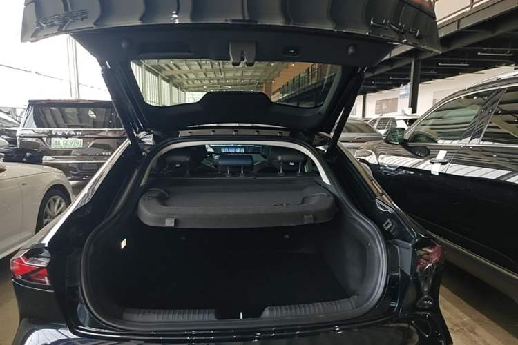 Used CHANGAN UNI-V iDD 2023 ZhiDian iDD 1.5T 113km ZhiKu Model Trunk
