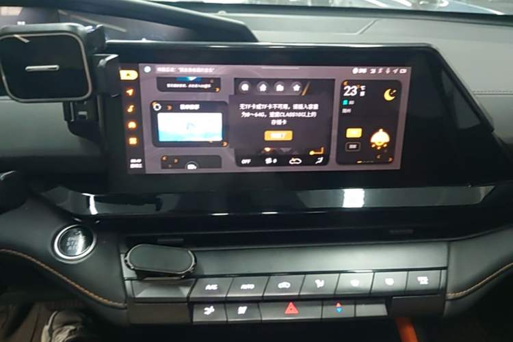 Used CHANGAN UNI-V iDD 2023 ZhiDian iDD 1.5T 113km Smart & Fun Version Audio And AC Panel