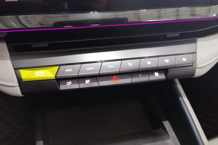 Used CHANGAN UNI-V iDD 2023 ZhiDian iDD 1.5T 113km ZhiKu Model Audio And AC Panel