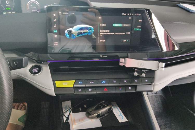 Used CHANGAN UNI-V iDD 2023 ZhiDian iDD 1.5T 113km ZhiKu Model Audio And AC Panel
