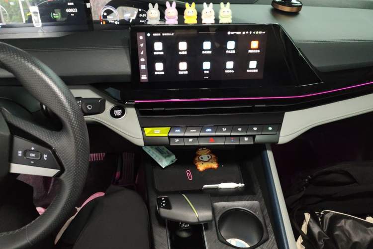 Used CHANGAN UNI-V iDD 2023 ZhiDian iDD 1.5T 113km ZhiKu Model Audio And AC Panel