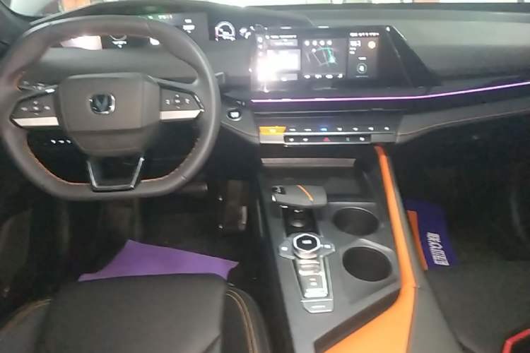 Used CHANGAN UNI-V iDD 2023 ZhiDian iDD 1.5T 113km ZhiKu Model Audio And AC Panel