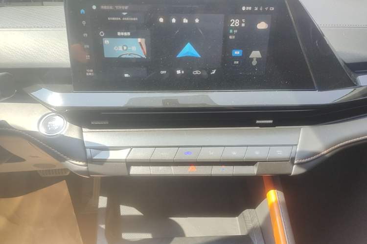 Used CHANGAN UNI-V iDD 2023 ZhiDian iDD 1.5T 113km Smart & Fun Version Audio And AC Panel