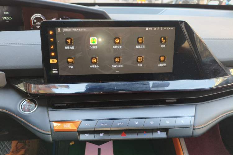 Used CHANGAN UNI-V iDD 2023 ZhiDian iDD 1.5T 113km ZhiKu Model Audio And AC Panel
