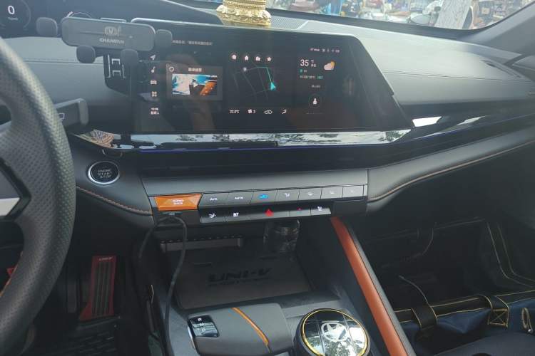 Used CHANGAN UNI-V iDD 2023 ZhiDian iDD 1.5T 113km ZhiKu Model Audio And AC Panel