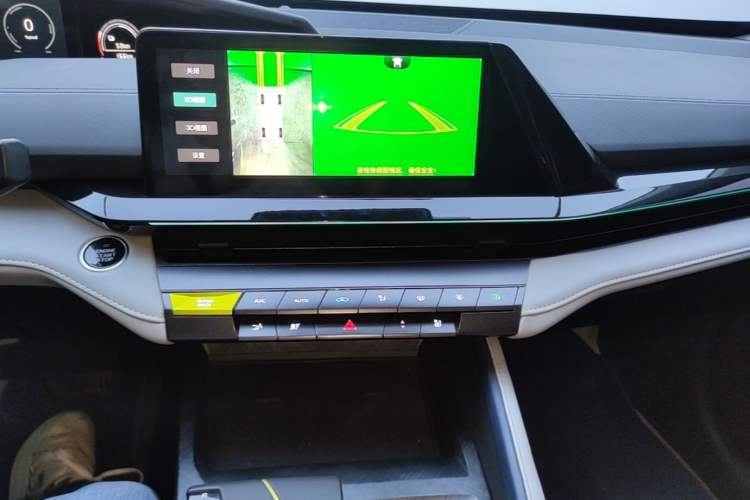 Used CHANGAN UNI-V iDD 2023 ZhiDian iDD 1.5T 113km Smart & Fun Version Audio And AC Panel