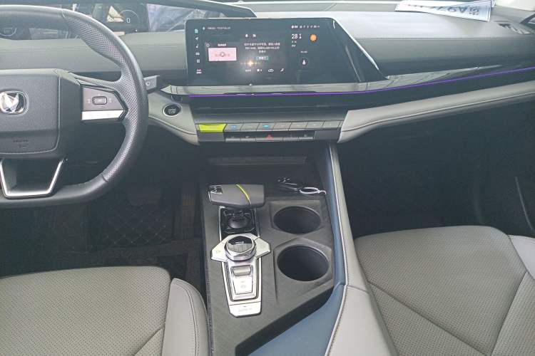 Used CHANGAN UNI-V iDD 2023 ZhiDian iDD 1.5T 113km ZhiKu Model Audio And AC Panel