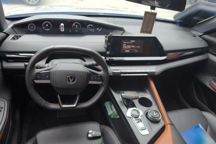 Used CHANGAN UNI-V iDD 2023 ZhiDian iDD 1.5T 113km Smart & Fun Version Center Console