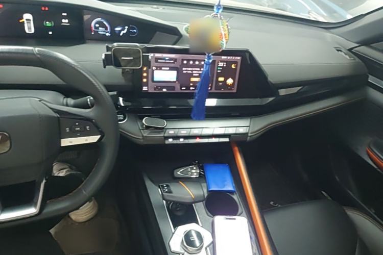 Used CHANGAN UNI-V iDD 2023 ZhiDian iDD 1.5T 113km Smart & Fun Version Center Console