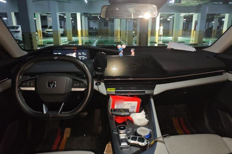 Used CHANGAN UNI-V iDD 2023 ZhiDian iDD 1.5T 113km Smart & Fun Version Center Console