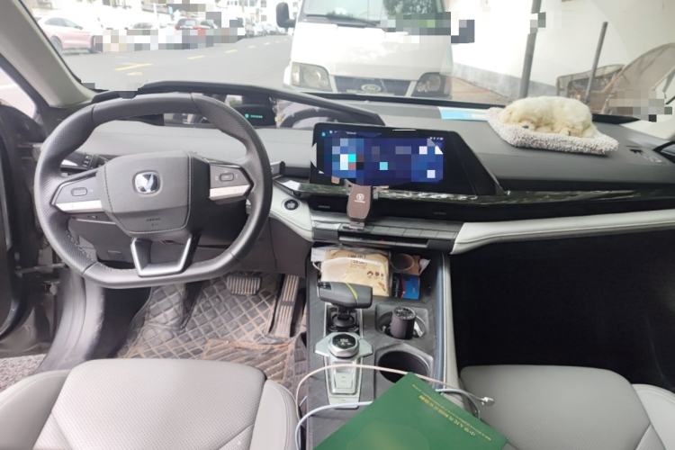 Used CHANGAN UNI-V iDD 2023 ZhiDian iDD 1.5T 113km Smart & Fun Version Center Console