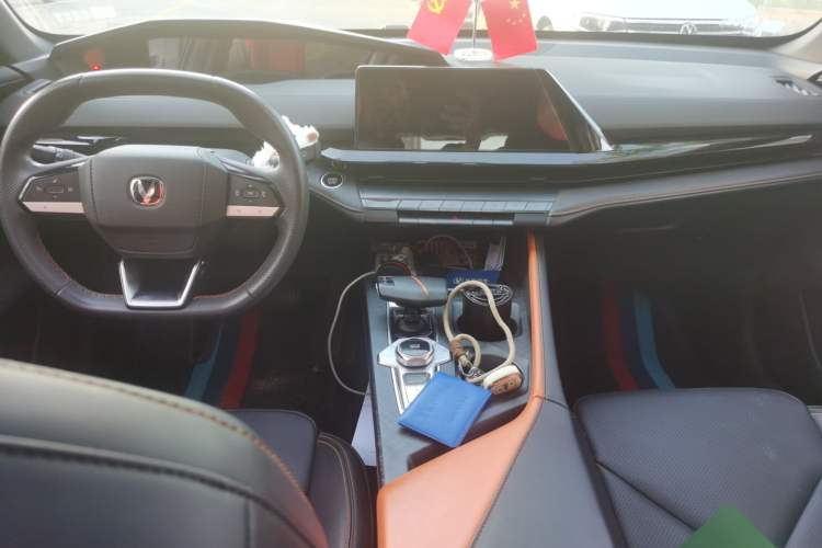 Used CHANGAN UNI-V iDD 2023 ZhiDian iDD 1.5T 113km Smart & Fun Version Center Console