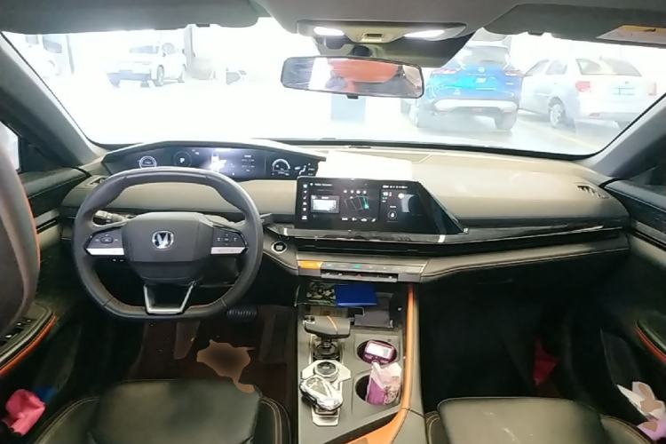 Used CHANGAN UNI-V iDD 2023 ZhiDian iDD 1.5T 113km ZhiKu Model Center Console