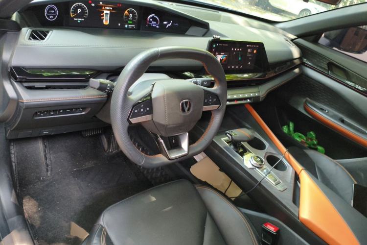 Used CHANGAN UNI-V iDD 2023 ZhiDian iDD 1.5T 113km ZhiKu Model Center Console