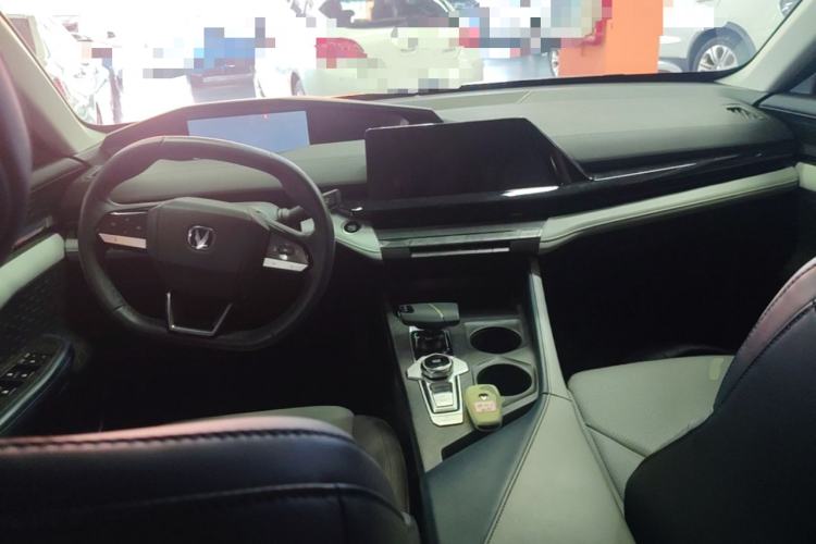 Used CHANGAN UNI-V iDD 2023 ZhiDian iDD 1.5T 113km Smart & Fun Version Center Console