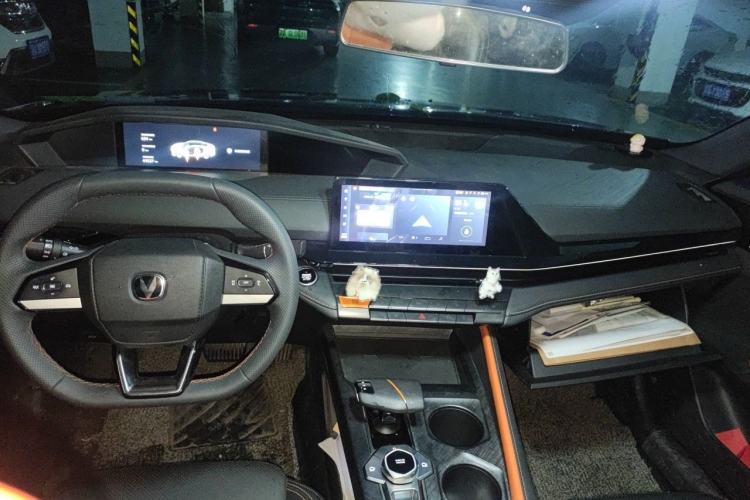 Used CHANGAN UNI-V iDD 2023 ZhiDian iDD 1.5T 113km ZhiKu Model Center Console