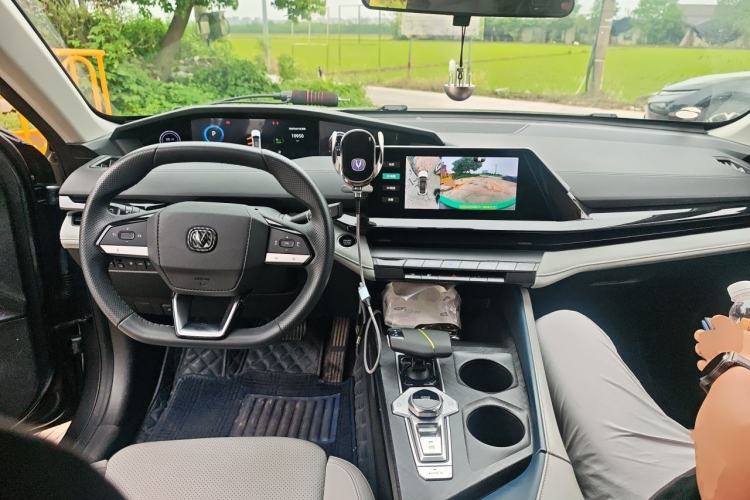 Used CHANGAN UNI-V iDD 2023 Zhidian iDD 1.5T 113km Smart & Fun Version (Rapid Edition) Center Console