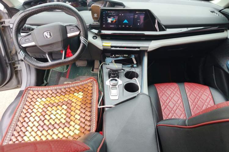 Used CHANGAN UNI-V iDD 2023 ZhiDian iDD 1.5T 113km ZhiKu Model Center Console