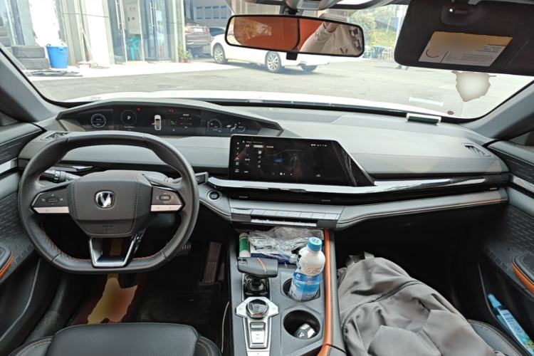 Used CHANGAN UNI-V iDD 2023 ZhiDian iDD 1.5T 113km Smart & Fun Version Center Console