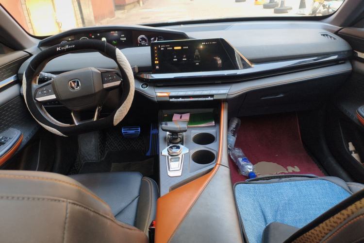 Used CHANGAN UNI-V iDD 2023 ZhiDian iDD 1.5T 113km ZhiKu Model Center Console