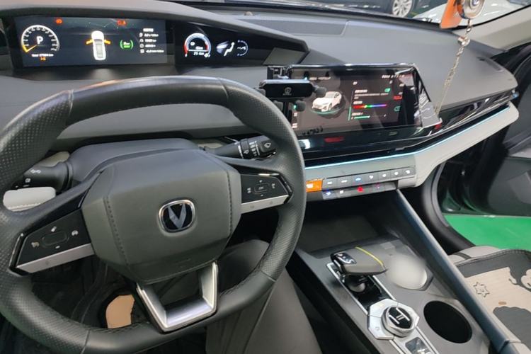 Used CHANGAN UNI-V iDD 2023 Zhidian iDD 1.5T 113km Smart & Fun Version (Rapid Edition) Center Console