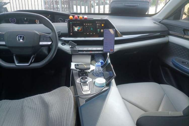 Used CHANGAN UNI-V iDD 2023 ZhiDian iDD 1.5T 113km Smart & Fun Version Center Console