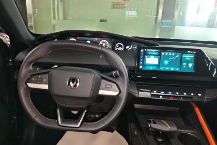 Used CHANGAN UNI-V iDD 2023 ZhiDian iDD 1.5T 113km Smart & Fun Version Center Console