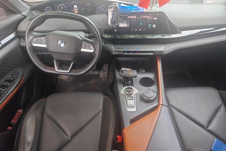 Used CHANGAN UNI-V iDD 2023 ZhiDian iDD 1.5T 113km Smart & Fun Version Center Console