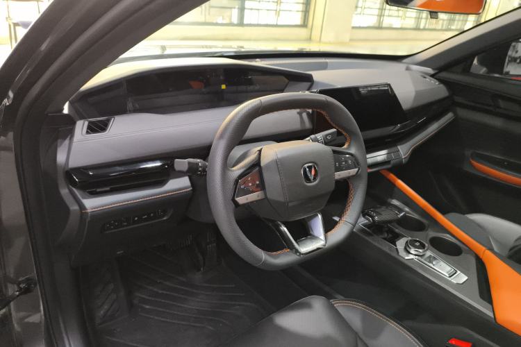 Used CHANGAN UNI-V iDD 2023 ZhiDian iDD 1.5T 113km ZhiKu Model Center Console