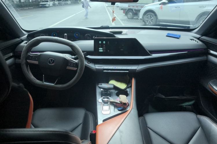 Used CHANGAN UNI-V iDD 2023 ZhiDian iDD 1.5T 113km Smart & Fun Version Center Console