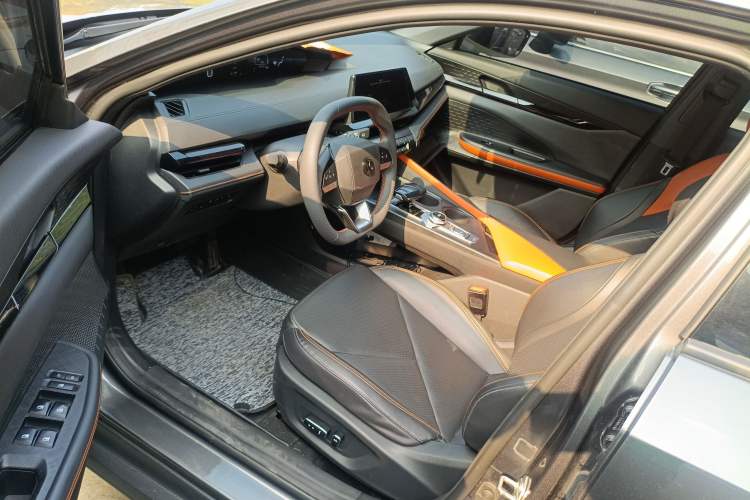 Used CHANGAN UNI-V iDD 2023 ZhiDian iDD 1.5T 113km ZhiKu Model Driver Seat