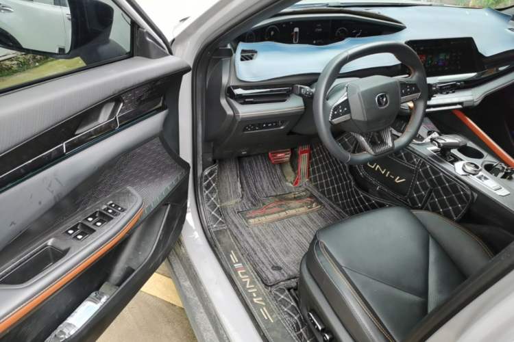 Used CHANGAN UNI-V iDD 2023 ZhiDian iDD 1.5T 113km ZhiKu Model Driver Seat