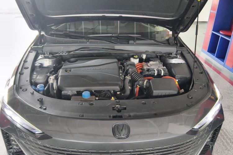 Used CHANGAN UNI-V iDD 2023 ZhiDian iDD 1.5T 113km ZhiKu Model Engine Bay
