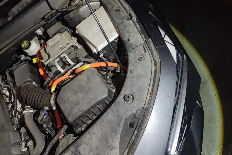 Used CHANGAN UNI-V iDD 2023 ZhiDian iDD 1.5T 113km ZhiKu Model Engine Bay Left