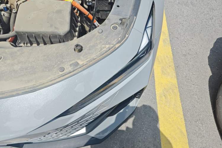 Used CHANGAN UNI-V iDD 2023 ZhiDian iDD 1.5T 113km ZhiKu Model Engine Bay Left
