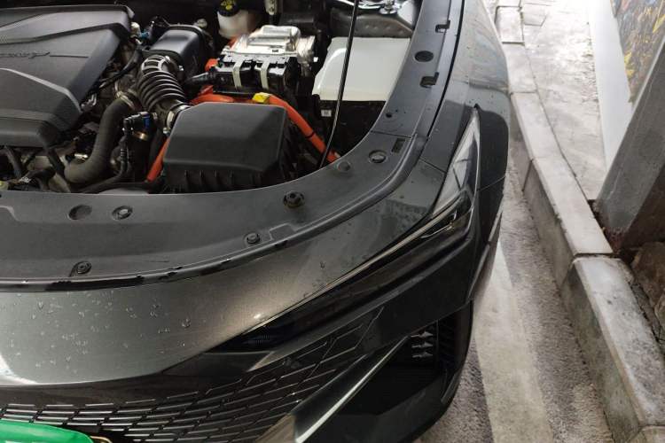 Used CHANGAN UNI-V iDD 2023 ZhiDian iDD 1.5T 113km ZhiKu Model Engine Bay Left