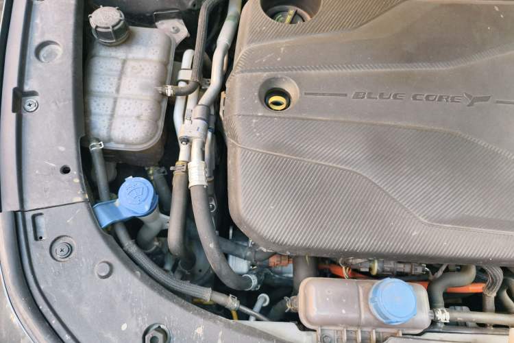 Used CHANGAN UNI-V iDD 2023 ZhiDian iDD 1.5T 113km ZhiKu Model Engine Bay Right