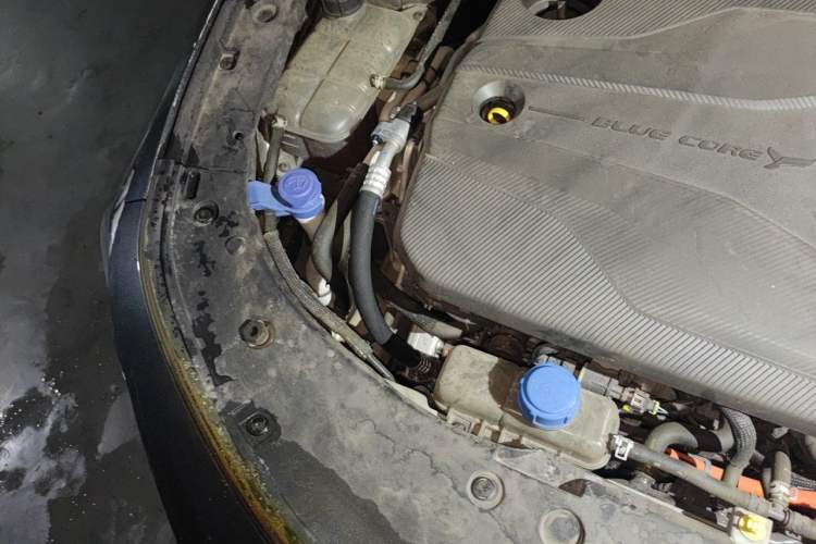 Used CHANGAN UNI-V iDD 2023 ZhiDian iDD 1.5T 113km ZhiKu Model Engine Bay Right