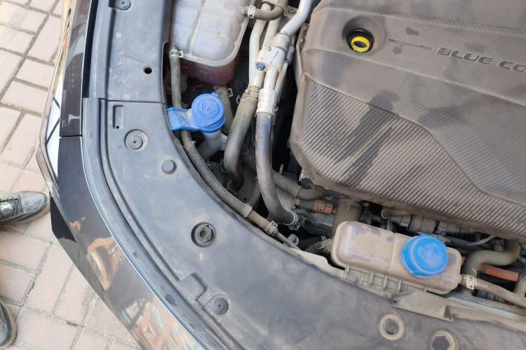 Used CHANGAN UNI-V iDD 2023 ZhiDian iDD 1.5T 113km ZhiKu Model Engine Bay Right