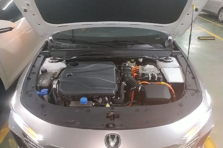 Used CHANGAN UNI-V iDD 2023 ZhiDian iDD 1.5T 113km ZhiKu Model Engine Bay