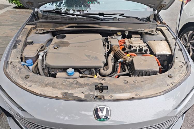 Used CHANGAN UNI-V iDD 2023 ZhiDian iDD 1.5T 113km ZhiKu Model Engine Bay