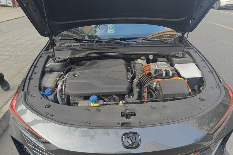 Used CHANGAN UNI-V iDD 2023 ZhiDian iDD 1.5T 113km ZhiKu Model Engine Bay