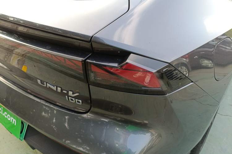 Used CHANGAN UNI-V iDD 2023 ZhiDian iDD 1.5T 113km ZhiKu Model Exterior 2