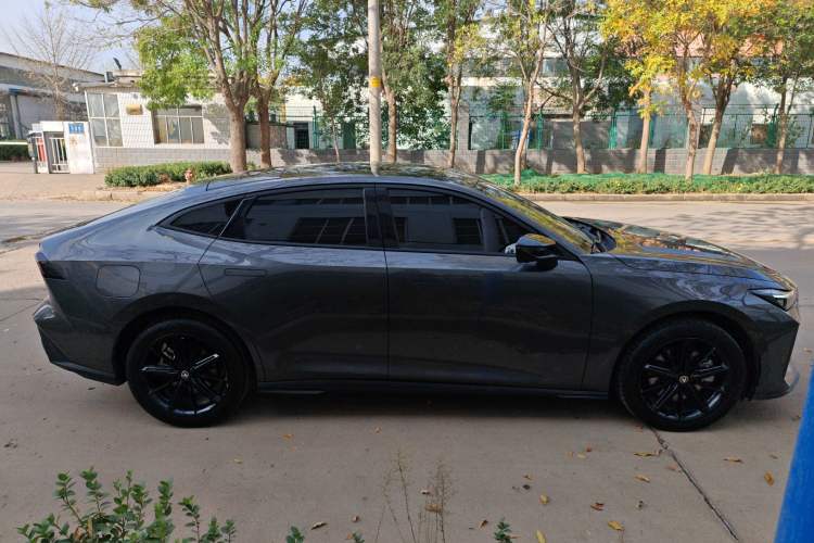 Used CHANGAN UNI-V iDD 2023 ZhiDian iDD 1.5T 113km ZhiKu Model Exterior 2